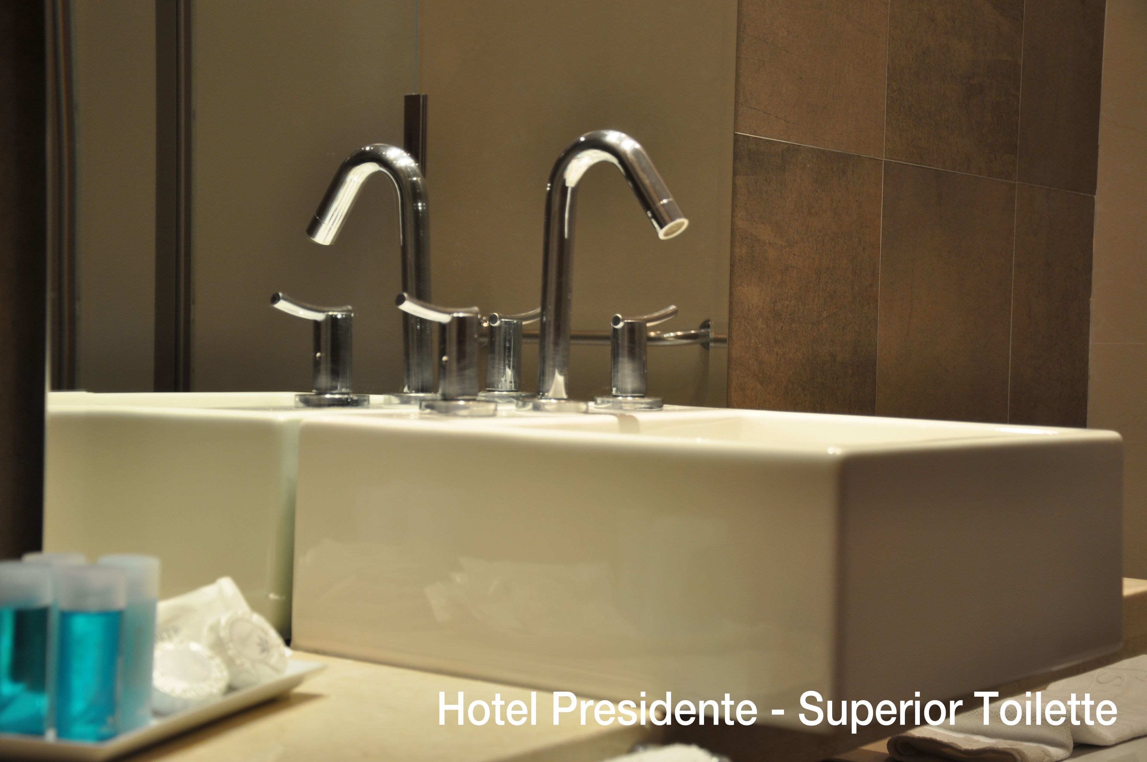 combined shower/bathtub, deep-soaking bathtub, rainfall showerhead