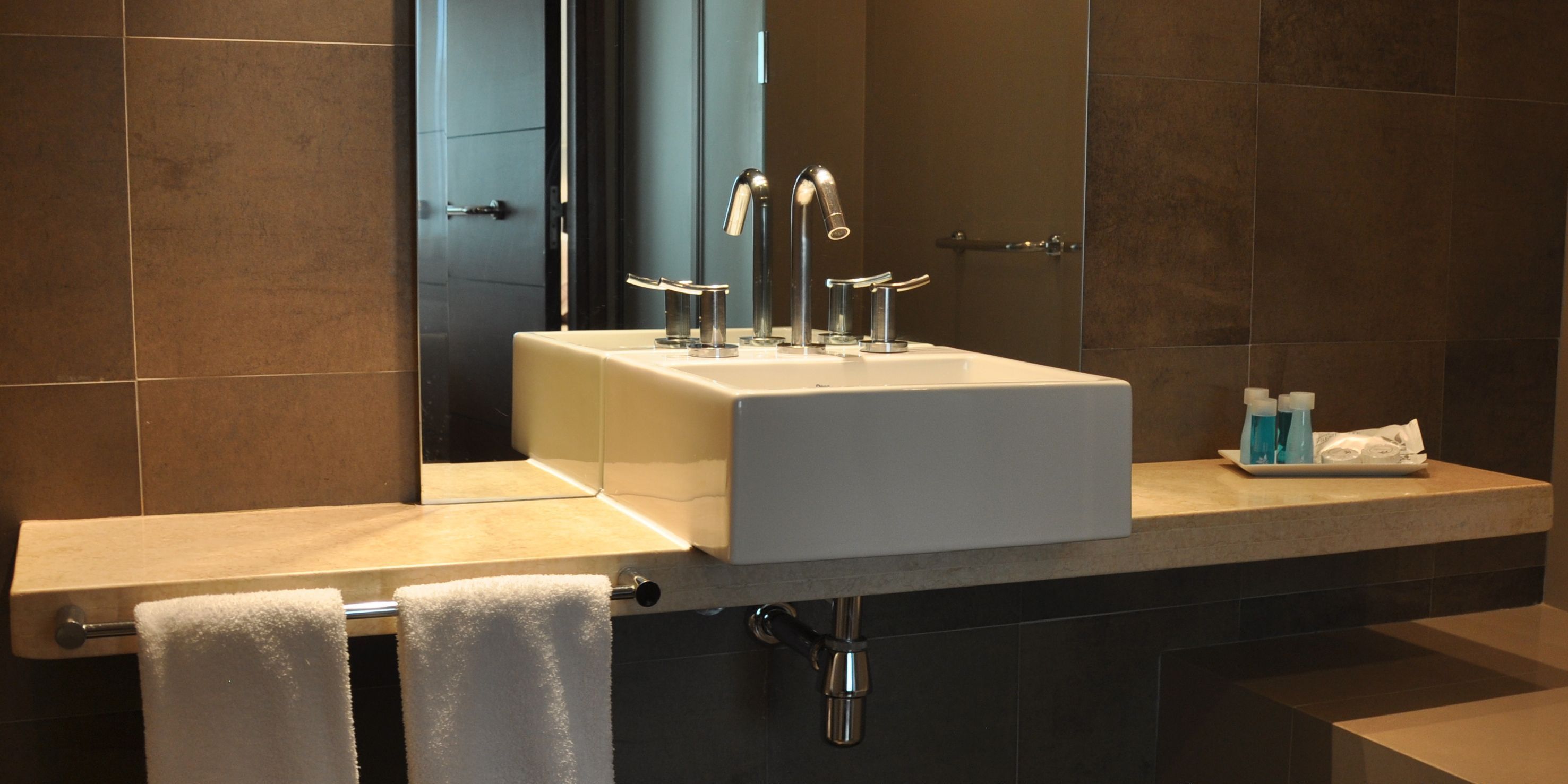 superior room, 2 single beds | minibar, in-room safe, individually furnished, desk