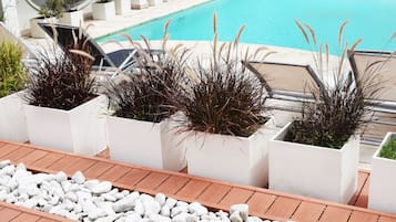 Een seizoensgebonden buitenzwembad