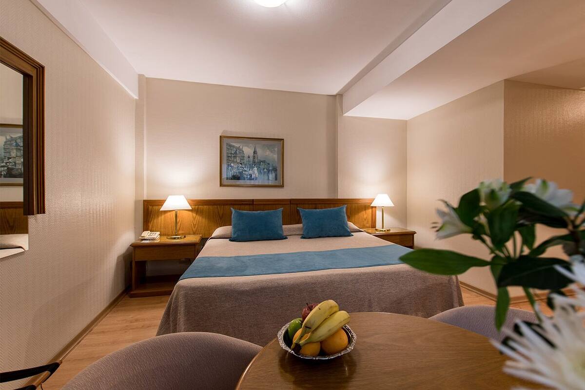 Executive Room | Minibar, in-room safe, desk, blackout drapes