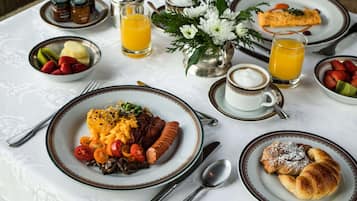 Free daily buffet breakfast
