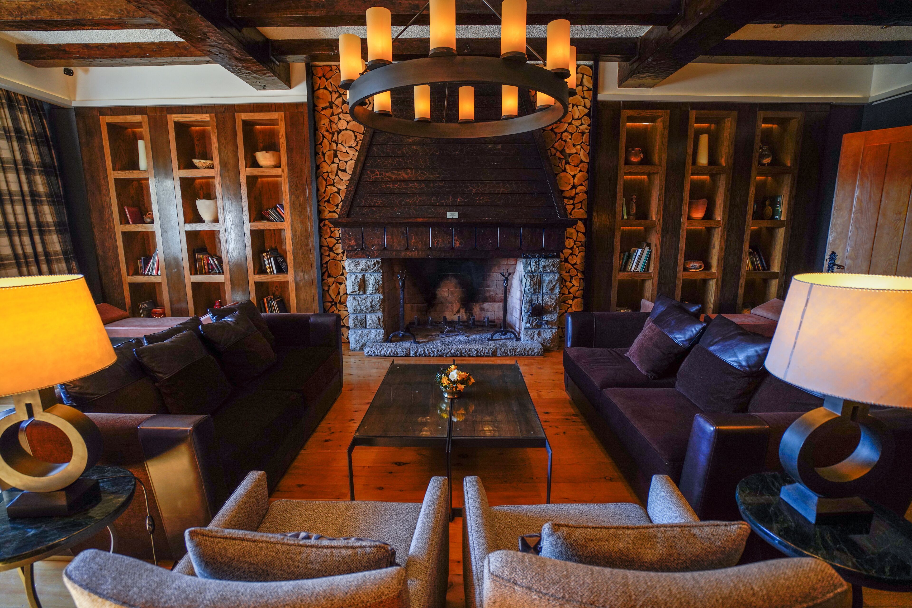 32-inch lcd tv with satellite channels, tv, books