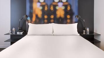 Deluxe Park View Corner King Room | Minibar, in-room safe, desk, laptop workspace