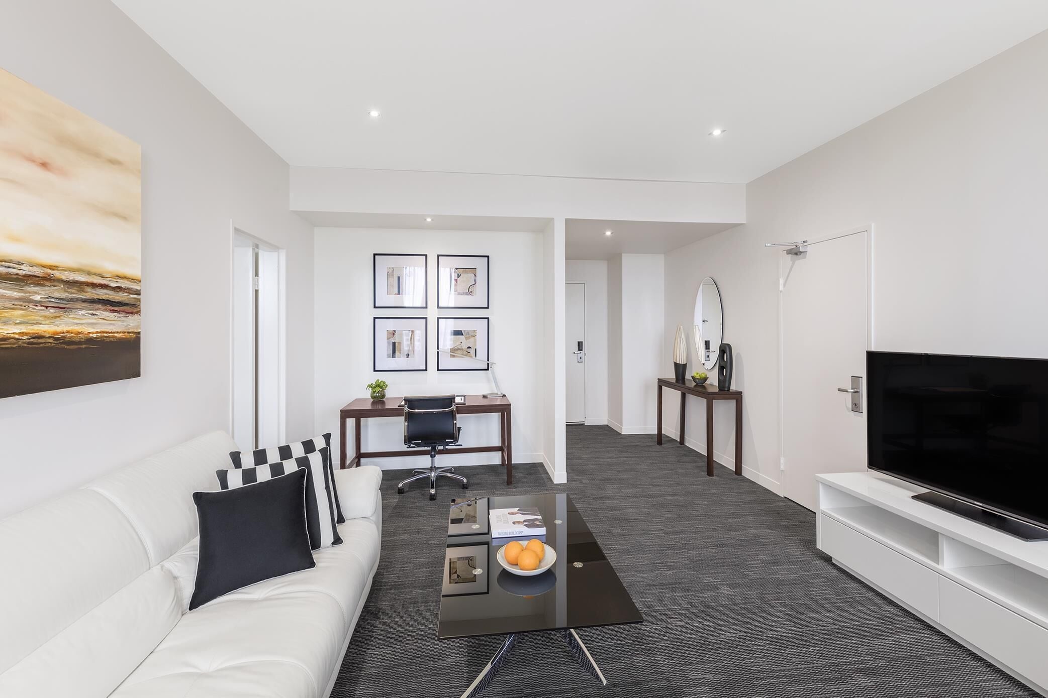 Suite junior | Minibar, caja fuerte, escritorio y espacio para trabajar con un portátil