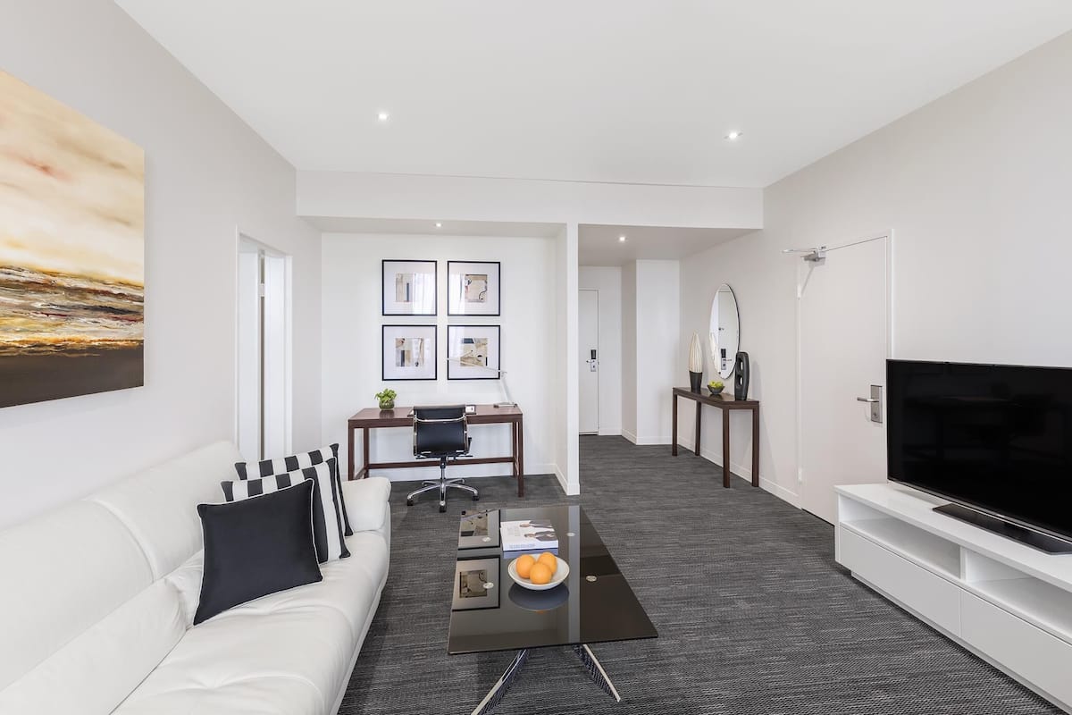 Junior Suite | Minibar, in-room safe, desk, laptop workspace