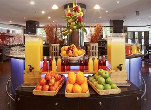 Desayuno completo todos los días (AUD 38 por persona) 