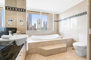 Penthouse Flinders Reach Suite | Bathroom
