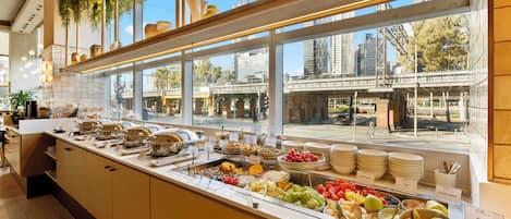 Petit déjeuner buffet (38.00 AUD par personne)