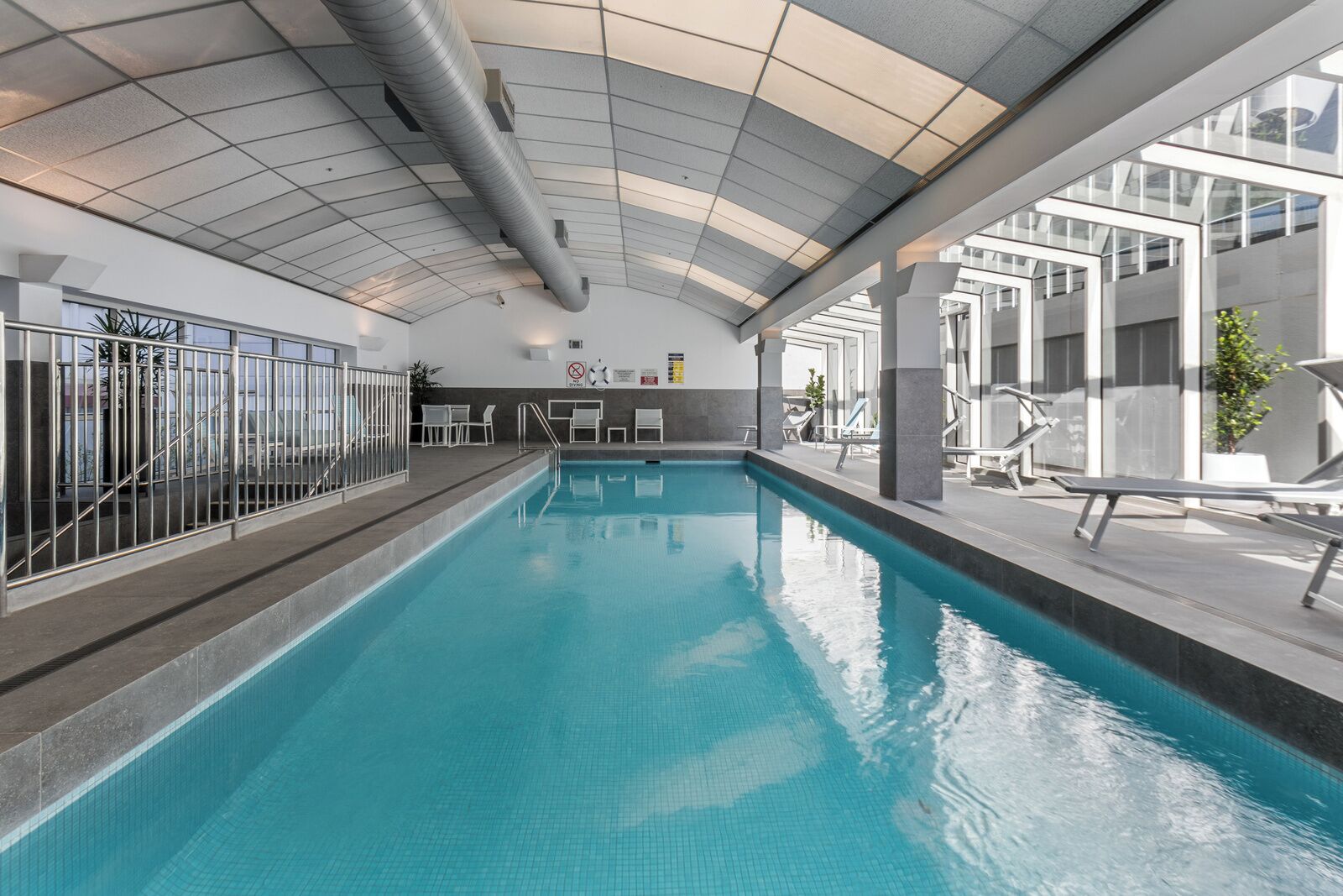 Una piscina techada