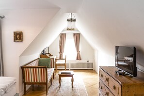 1 bedroom, premium bedding, in-room safe, laptop workspace