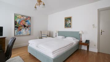 Premium bedding, in-room safe, individually decorated