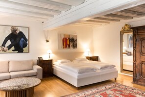 1 bedroom, premium bedding, in-room safe, laptop workspace
