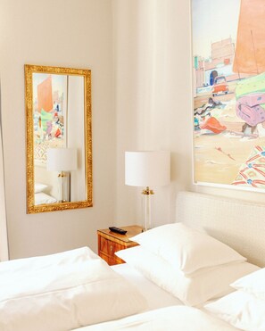 Suite | Ropa de cama de alta calidad, caja fuerte, decoración individual