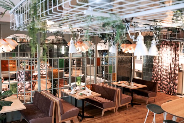 Daily buffet breakfast (EUR 19.9 per person)
