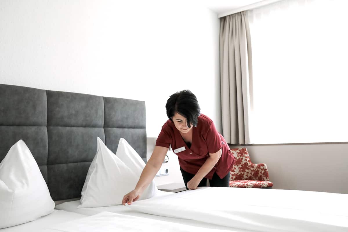 1 bedroom, hypo-allergenic bedding, desk, free cots/infant beds