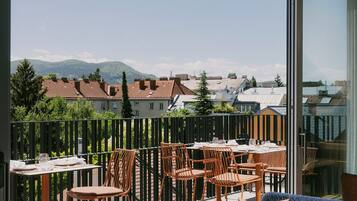 2 Restaurants; Frühstück, Mittagessen und Abendessen werden serviert
