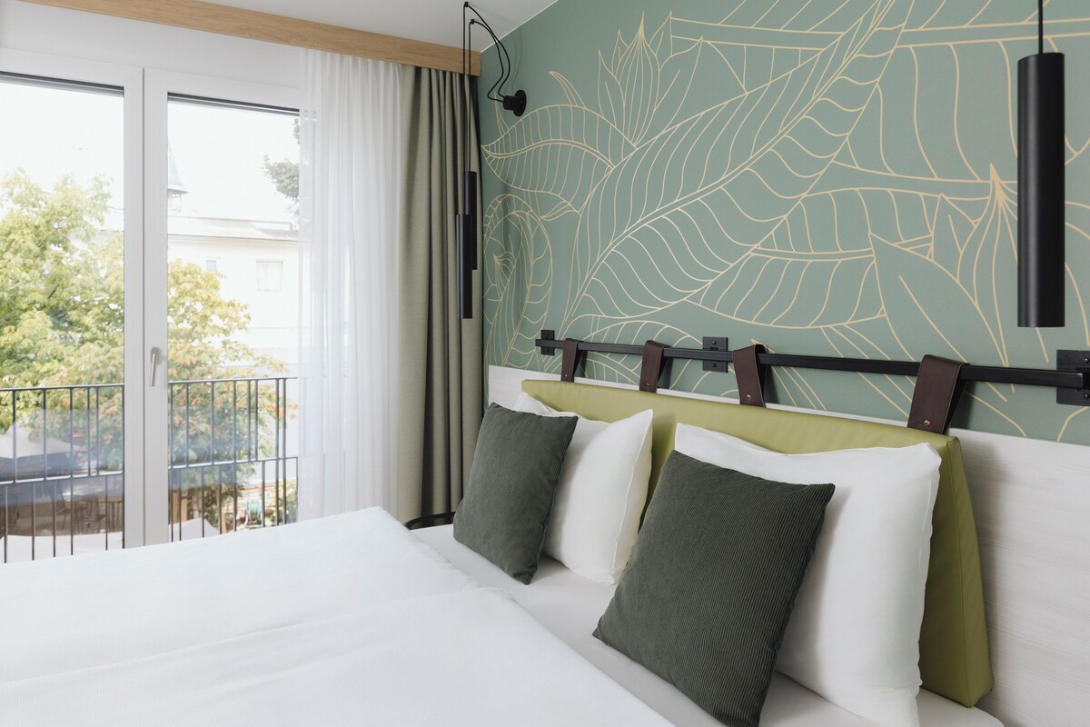 Premium bedding, in-room safe, desk, soundproofing