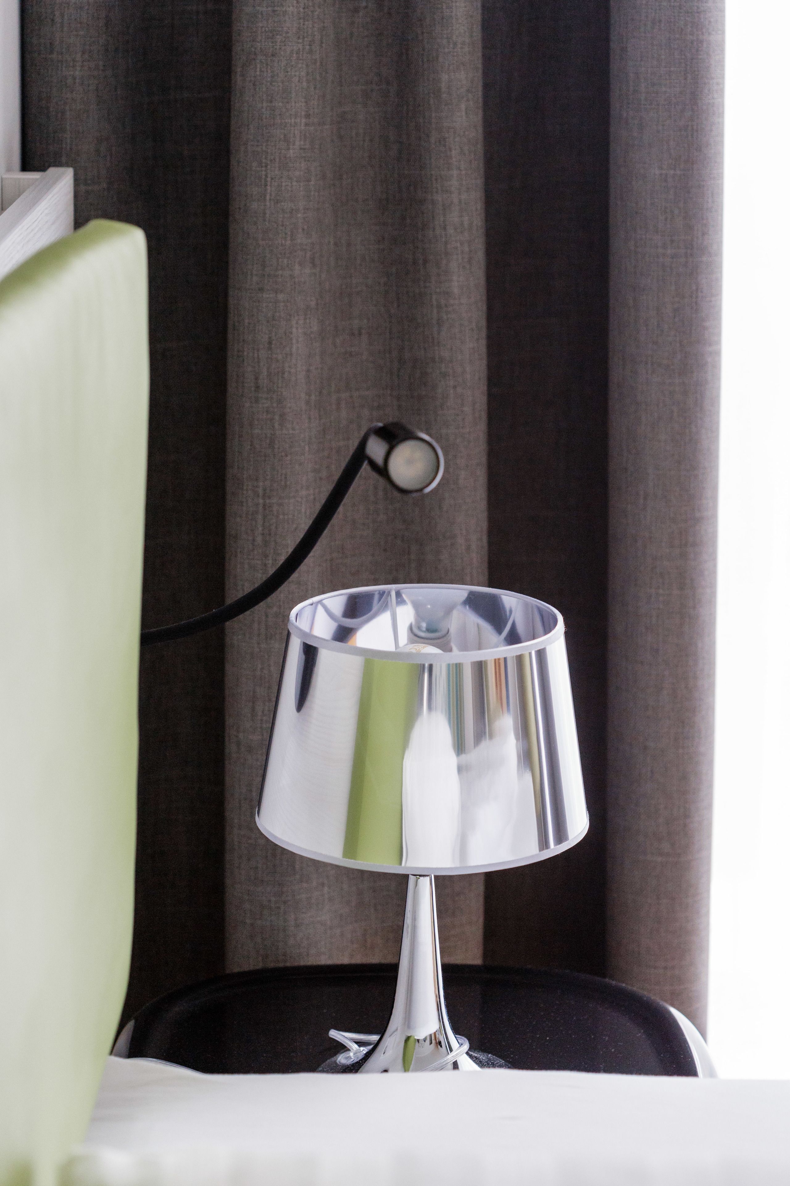 single room | premium bedding, in-room safe, desk, soundproofing