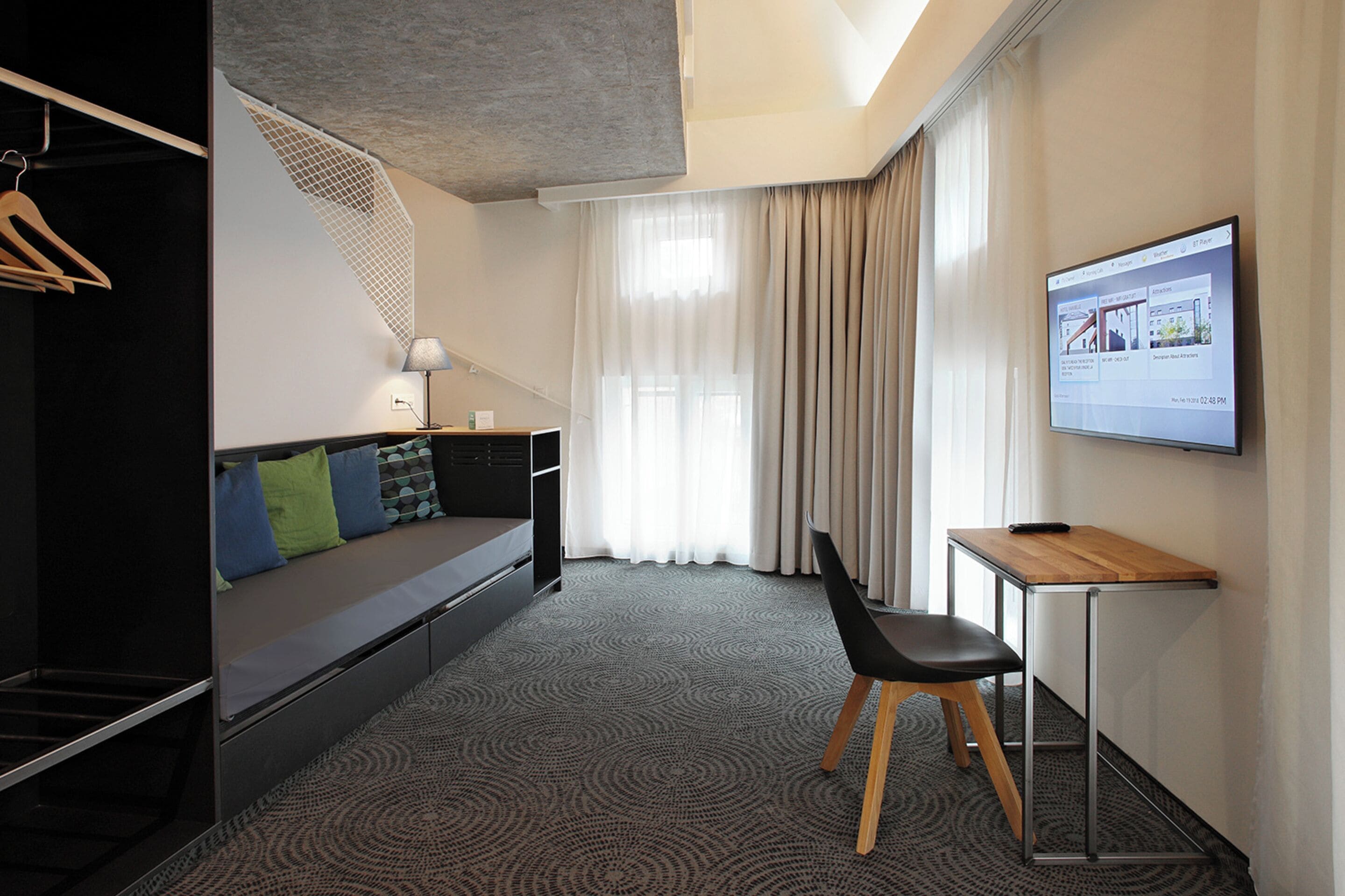 triple room | 1 bedroom, in-room safe, desk, cots/infant beds