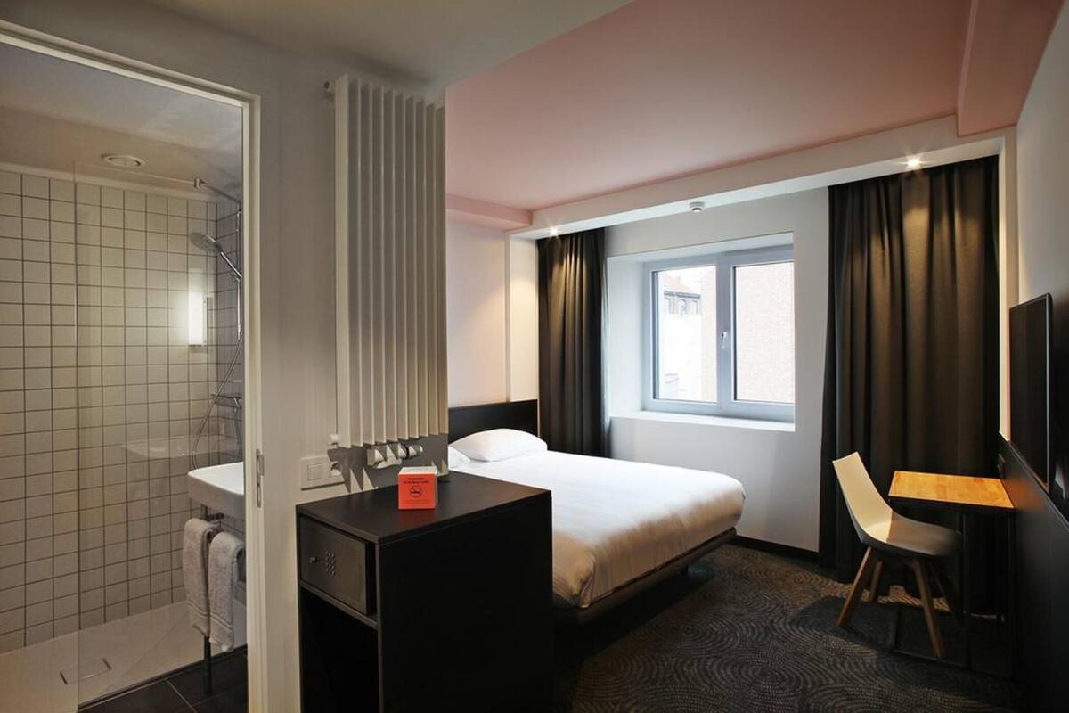 In-room safe, desk, cribs (surcharge), WiFi (free)