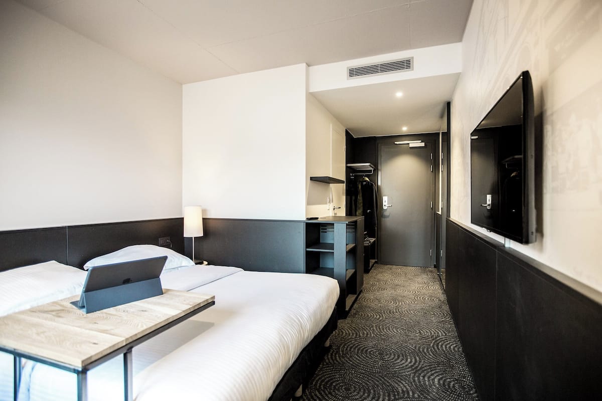 In-room safe, desk, cots/infant beds, free WiFi