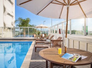 Outdoor pool, sun loungers - Intercity Florianópolis (Florianópolis)