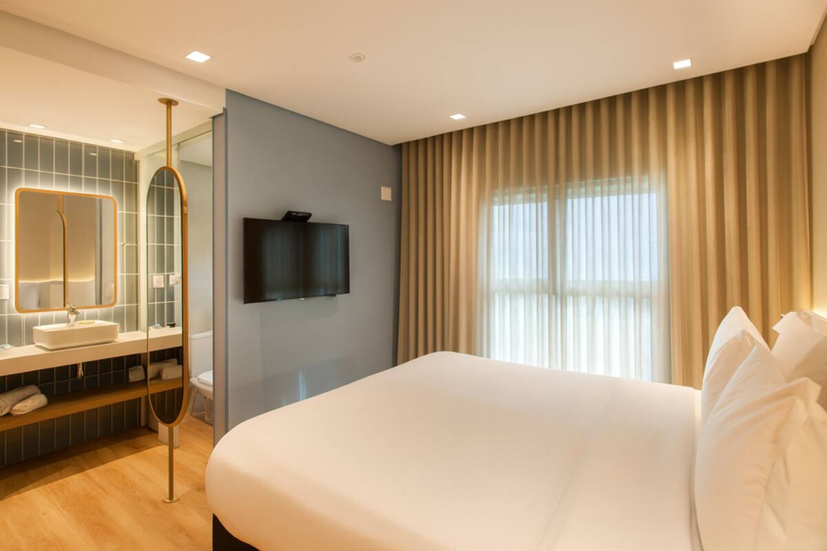 Luxo Casal - 1 Cama Casal | 迷你吧、客房内保险箱、办公桌、遮光窗帘