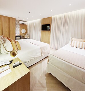Deluxe Triple Room | 1 bedroom, hypo-allergenic bedding, down comforters, minibar