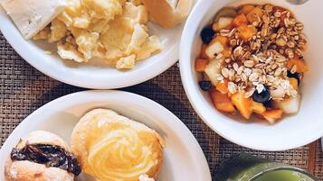 Free daily buffet breakfast