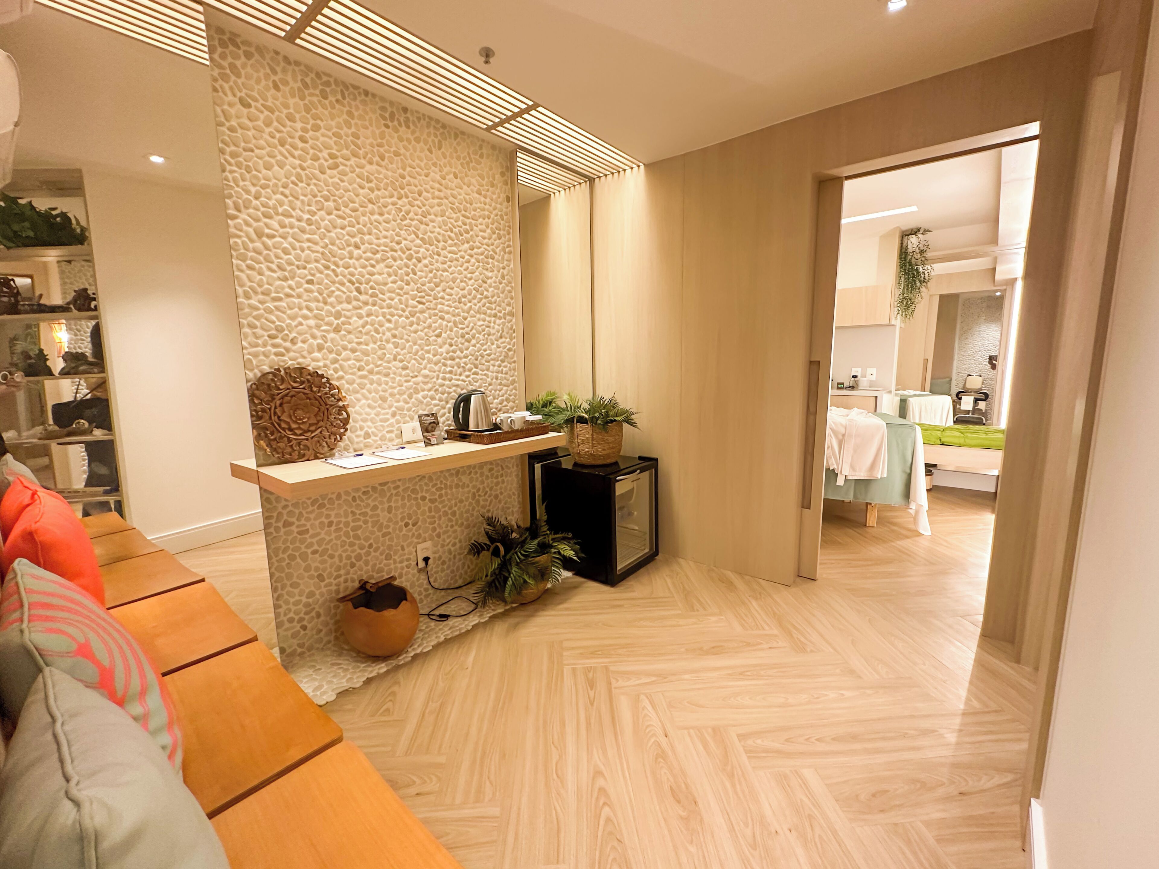 2 treatment rooms, massages