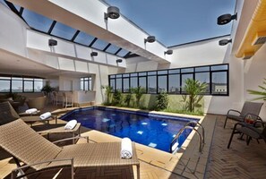 Indoor pool, sun loungers