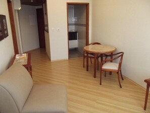 Fridge, oven, stovetop, cookware/dishes/utensils - L'Hirondelle Flat Service (Campinas)