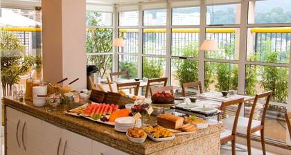 Promenade The Claridge