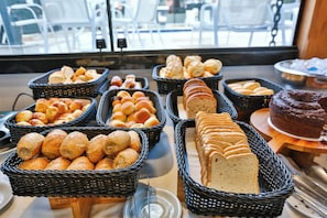 Breakfast buffet - Roomo Transamerica SP Itaim Bibi (São Paulo)