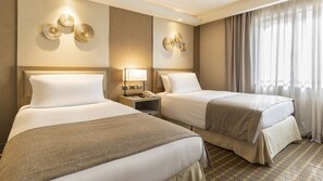 Ropa de cama hipoalergénica, minibar, caja fuerte y escritorio