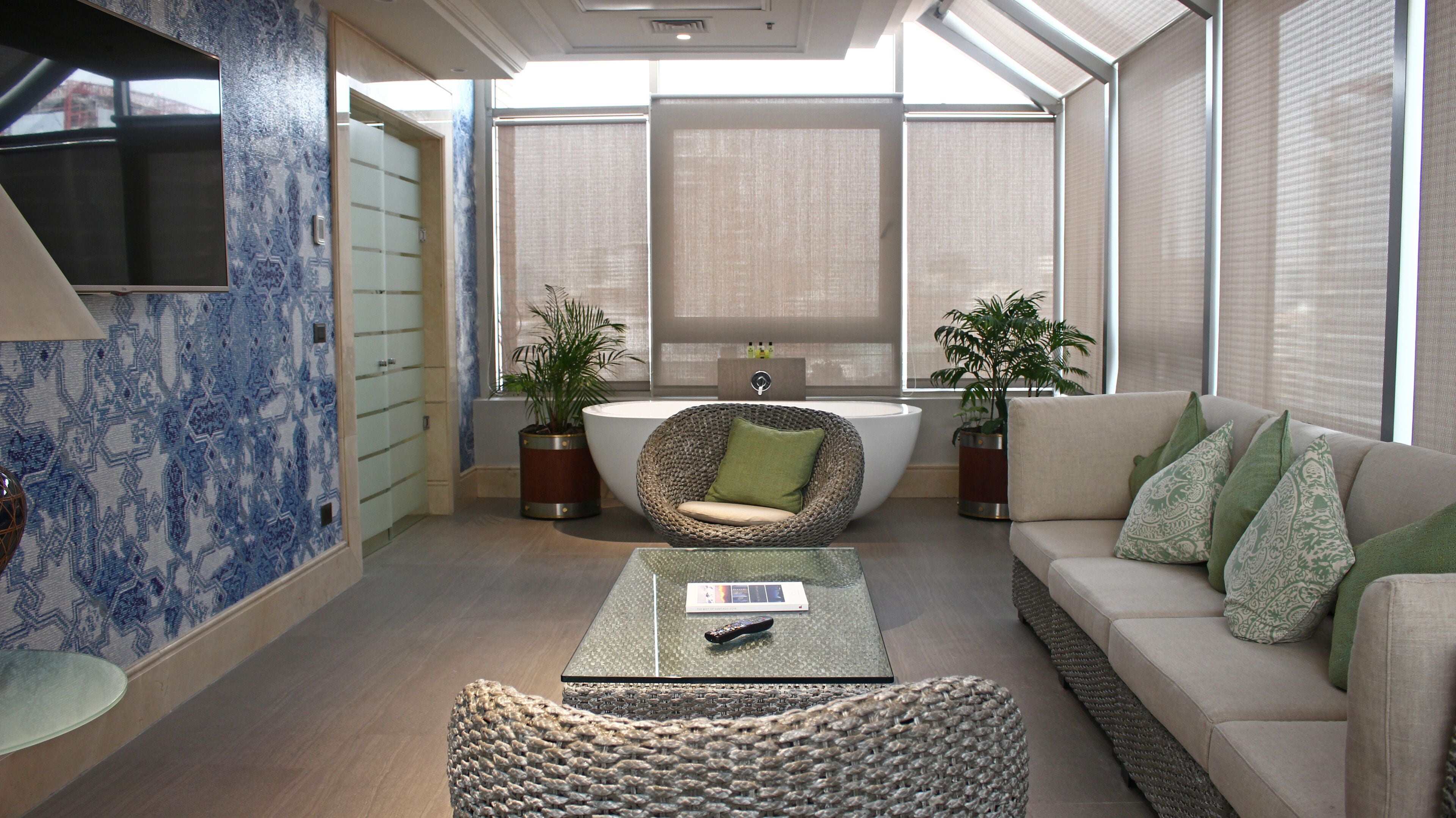 Allergikerbettwaren, Minibar, Zimmersafe, Schreibtisch