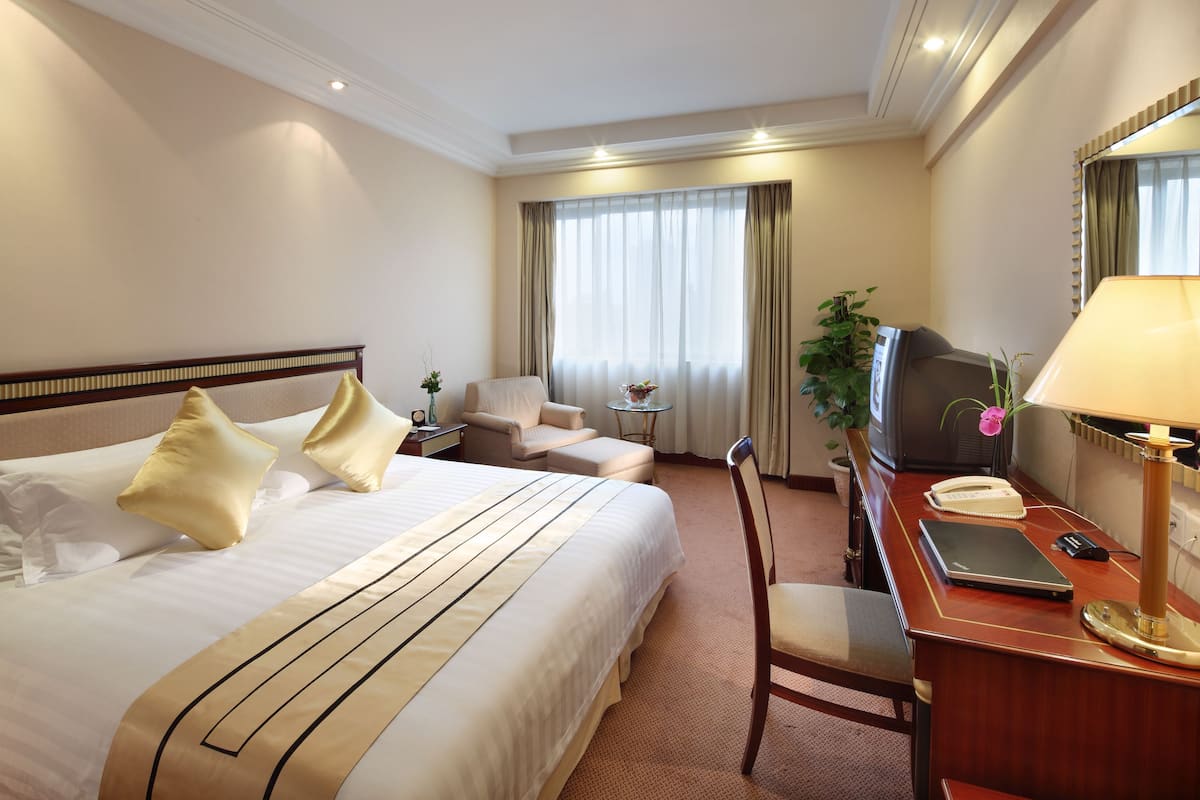 Premium bedding, minibar, in-room safe, desk