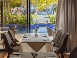 2 restaurants, breakfast served - Kapetanios Odysseia Hotel (Limassol)