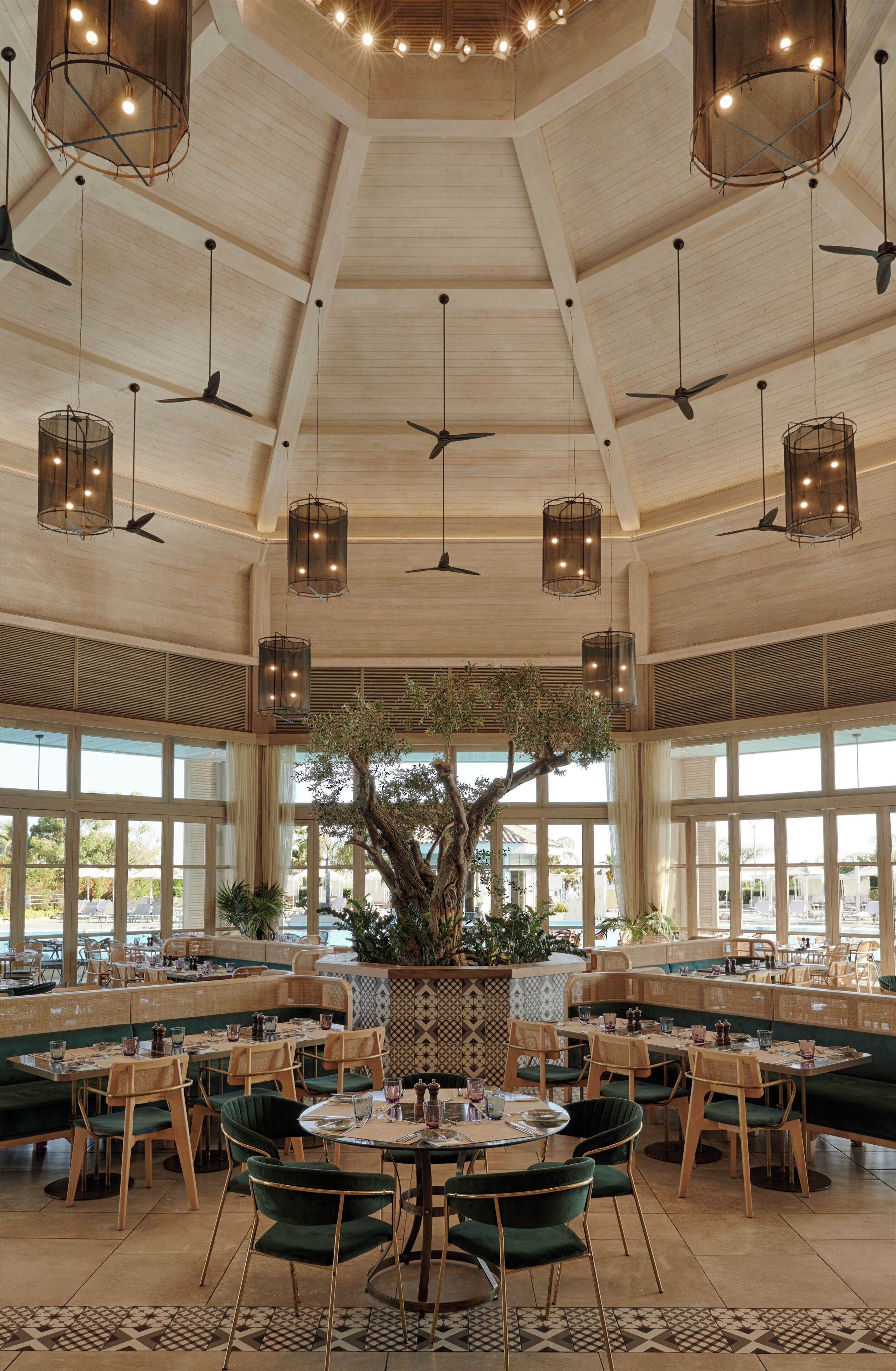 7 restaurants; breakfast, lunch and dinner served 