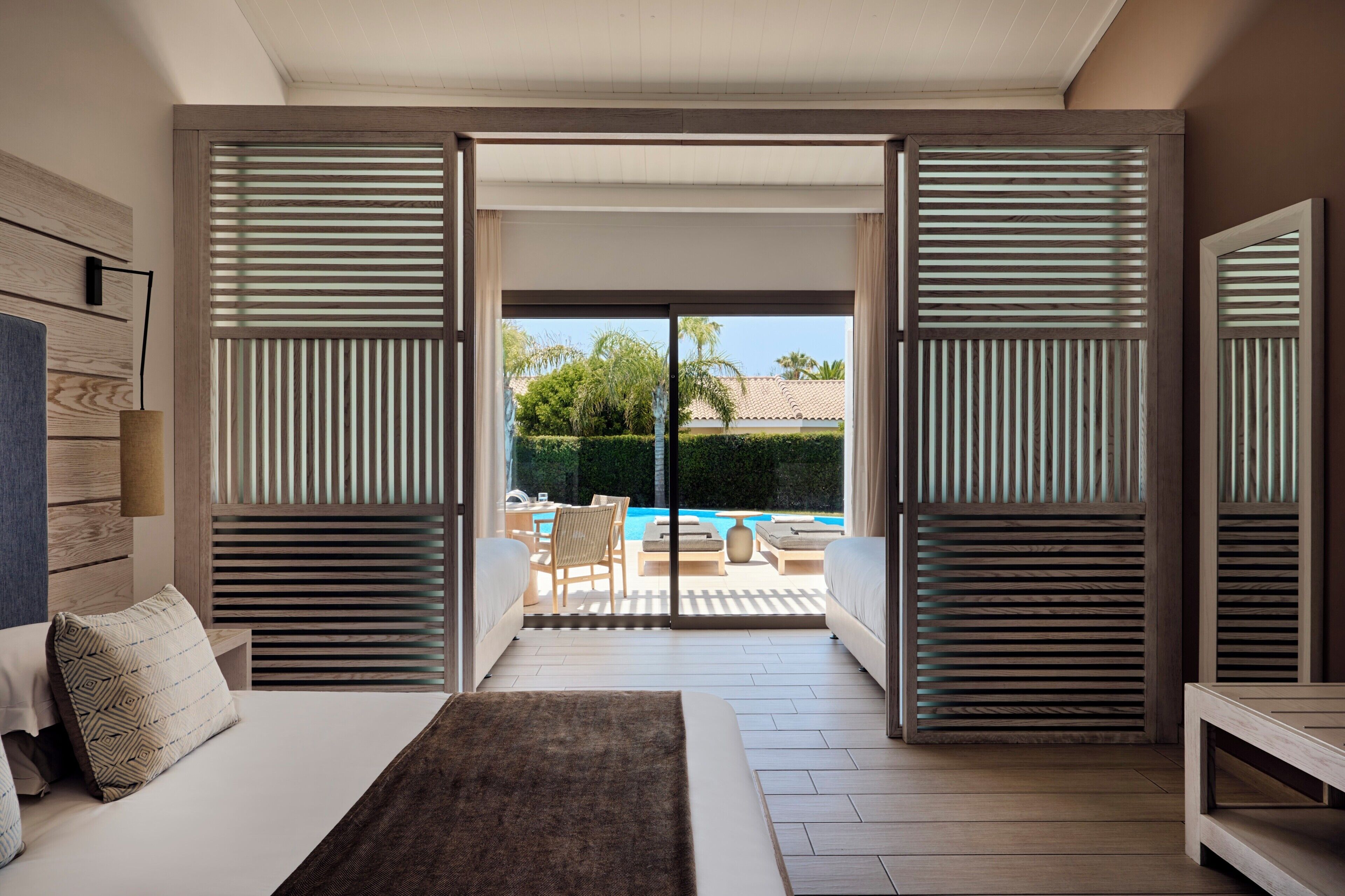 Junior Suite Swim Up Pool View (Bungalow Area) | Minibar, värdeförvaringsskåp på rummet och ljudisolering