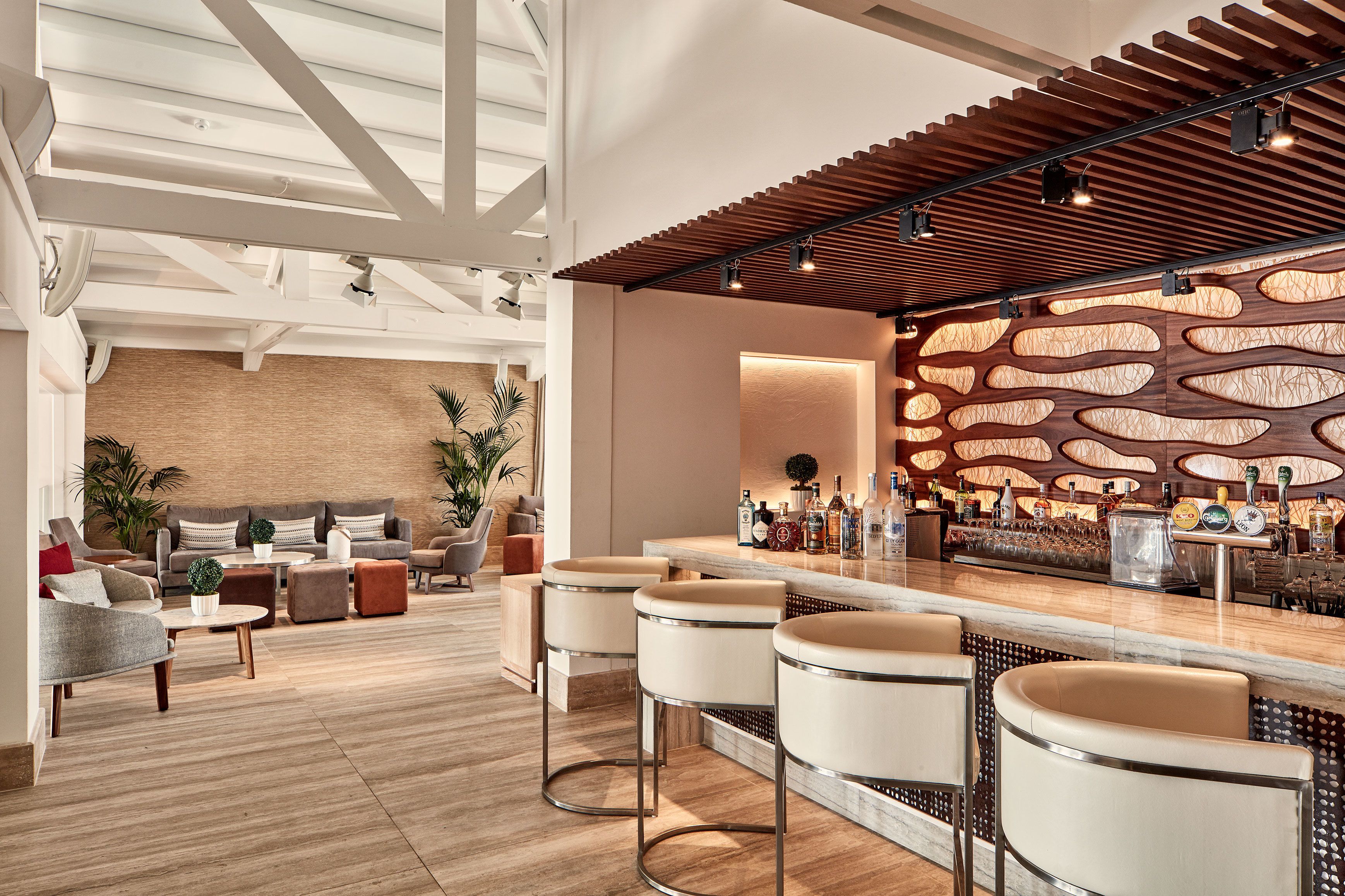 4 bars/lounges, 2 poolside bars