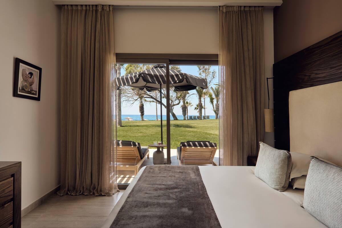 Luxe suite | Een minibar, een kluis op de kamer, geluiddichte muren