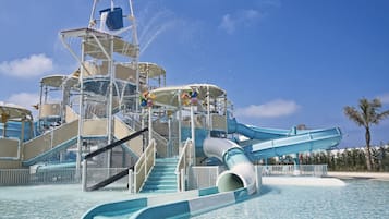 Indoor pool, 2 outdoor pools, pool umbrellas, pool loungers