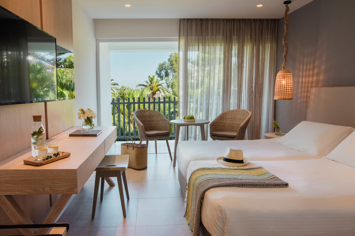 standard room, garden view | 1 bedroom, minibar, in-room safe, blackout curtains