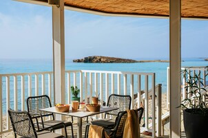 2 restoran; kahvaltı, öğle yemeği ve akşam yemeği sunulur