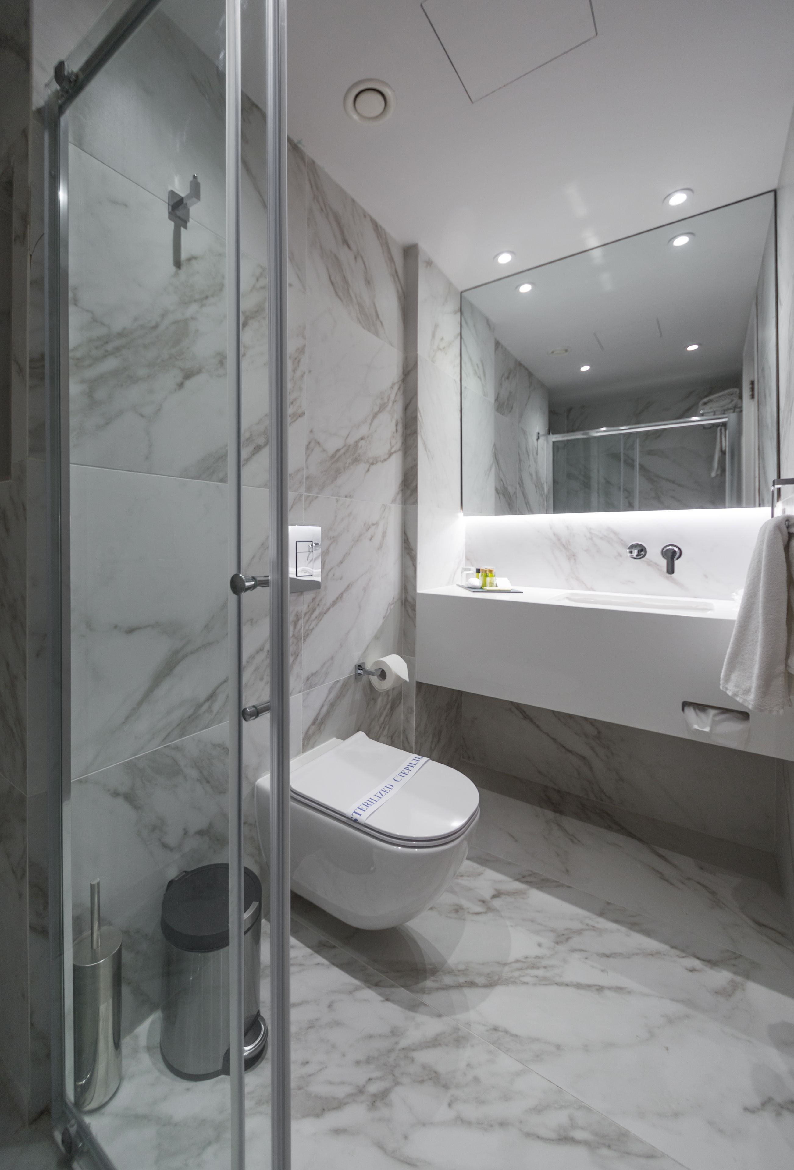 bathtub, free toiletries, hair dryer, slippers