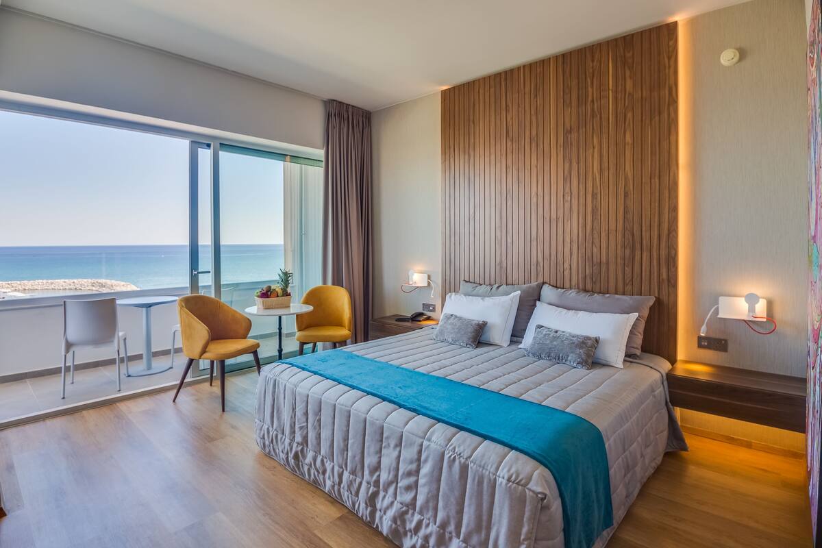 Premium bedding, minibar, in-room safe, desk