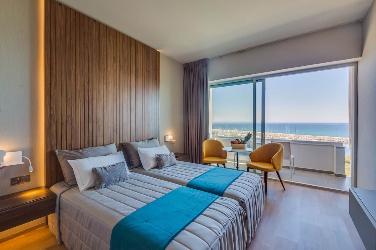 Standard Room, Sea View | Premium bedding, minibar, in-room safe, desk