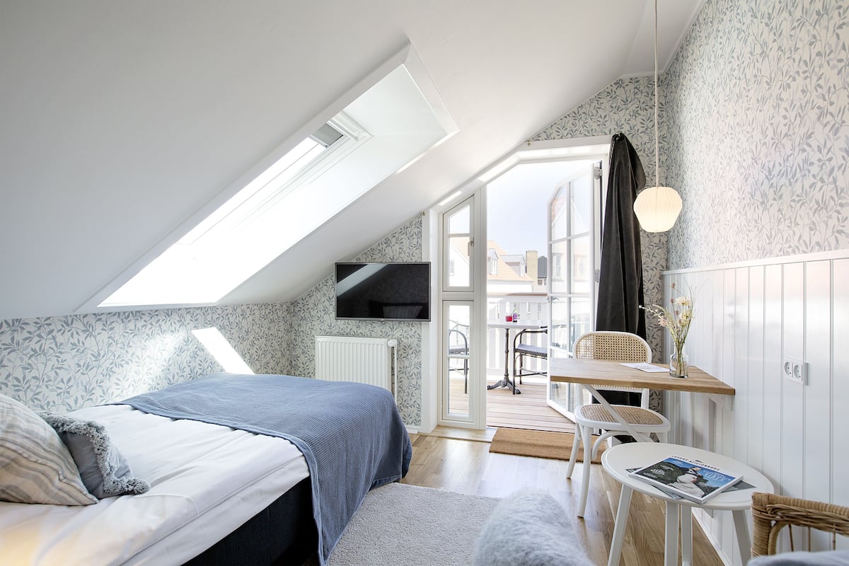 single room | 1 bedroom, hypo-allergenic bedding, desk, iron/ironing board