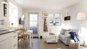 Feriehus - 1 soveværelse | 1 室のベッドルーム、低刺激性寝具、デスク、アイロン / アイロン台